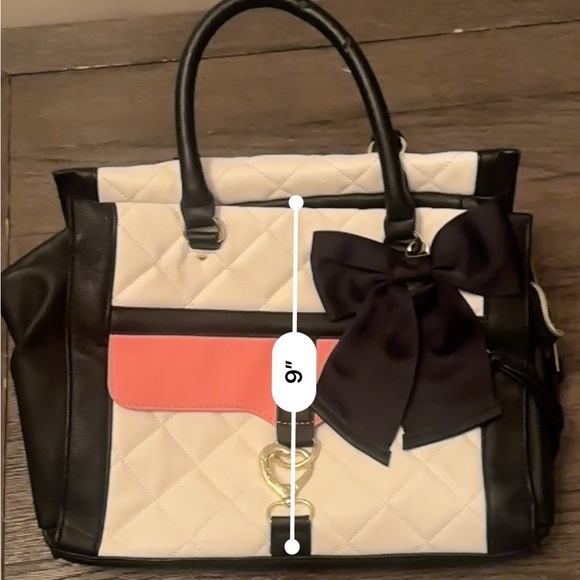 Betsey Johnson Hand Bag - Picture 5 of 8